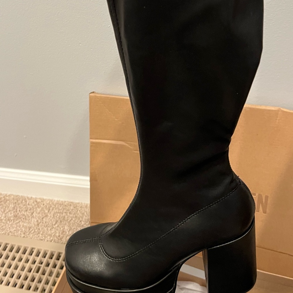 Steve Madden Boots size 9.5